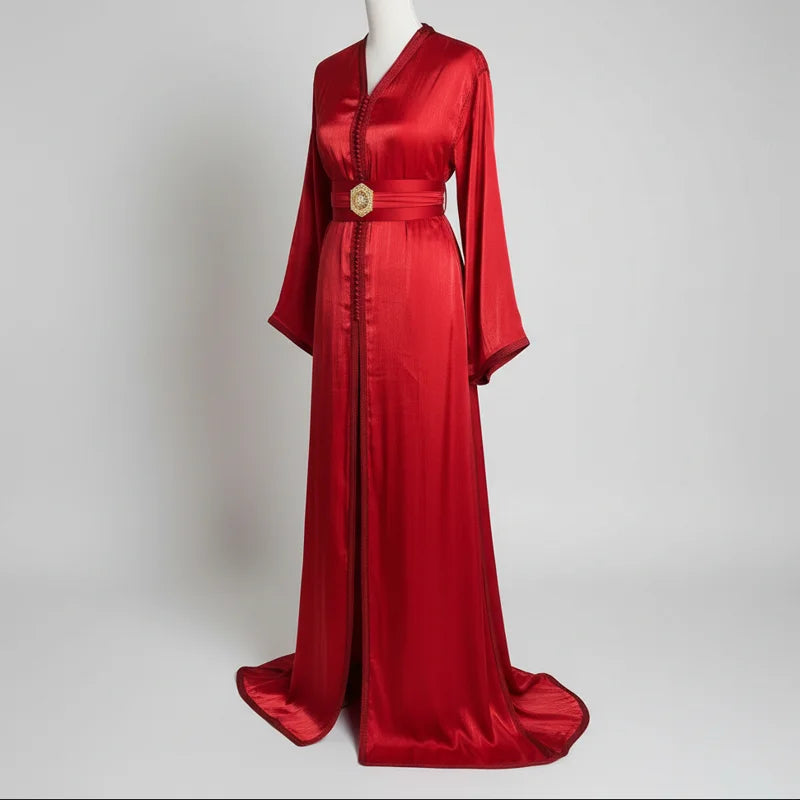 Takchita organza rouge élégante vue de face robe marocaine fluide avec ceinture pour mariage et occasion spéciale